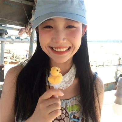 盛开的樱花林下
